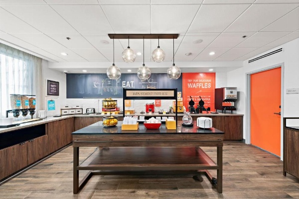 Hampton Inn by Hilton Los Angeles Airport image 11