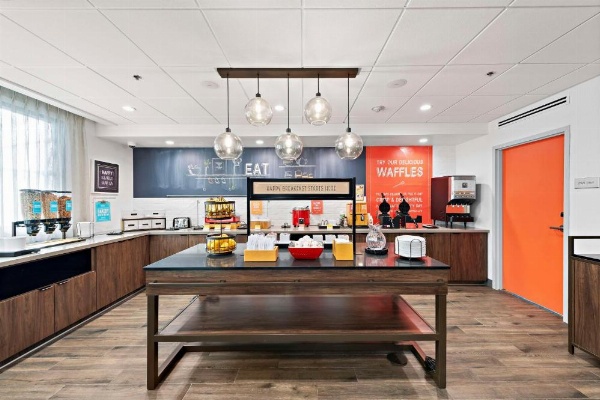 Hampton Inn by Hilton Los Angeles Airport image 23