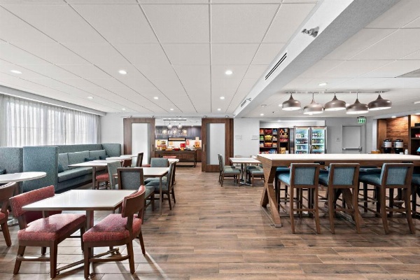 Hampton Inn by Hilton Los Angeles Airport image 24